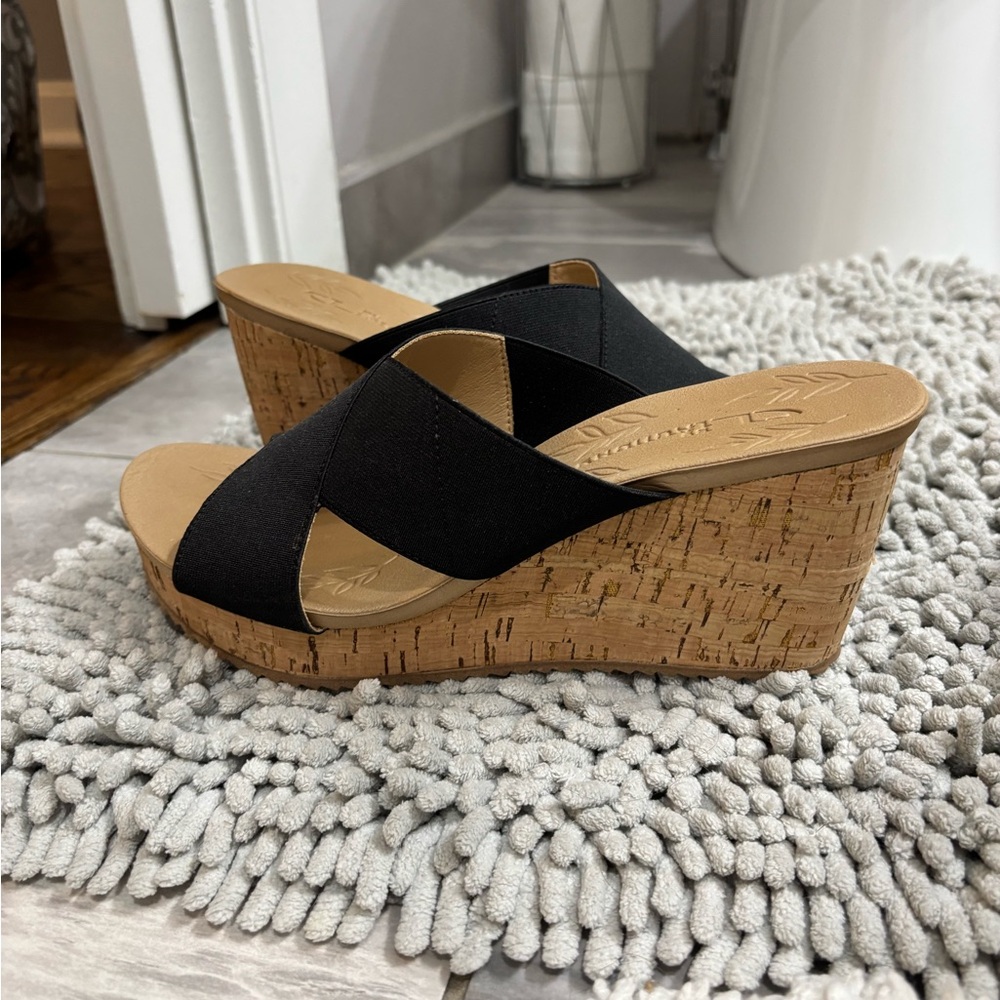 CL by Laundry Black and Tan Wedge Sandals